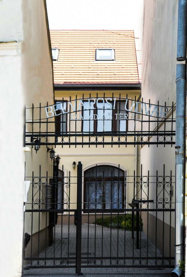 Centrum Apartman Cegléd Екстериор снимка